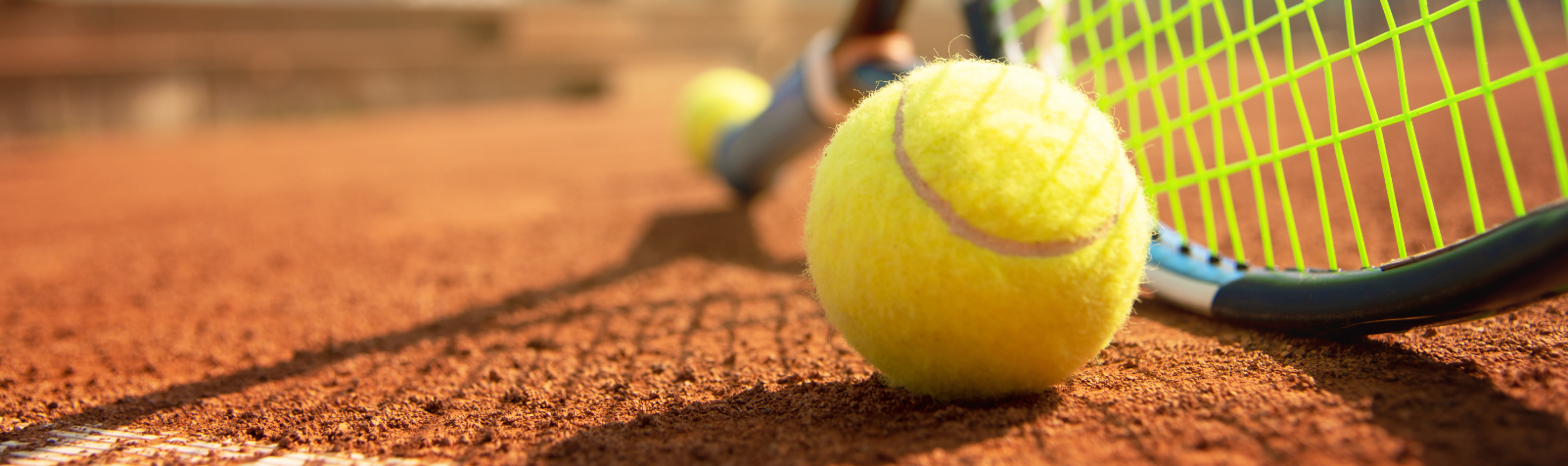 Photo balle de tennis et raquette